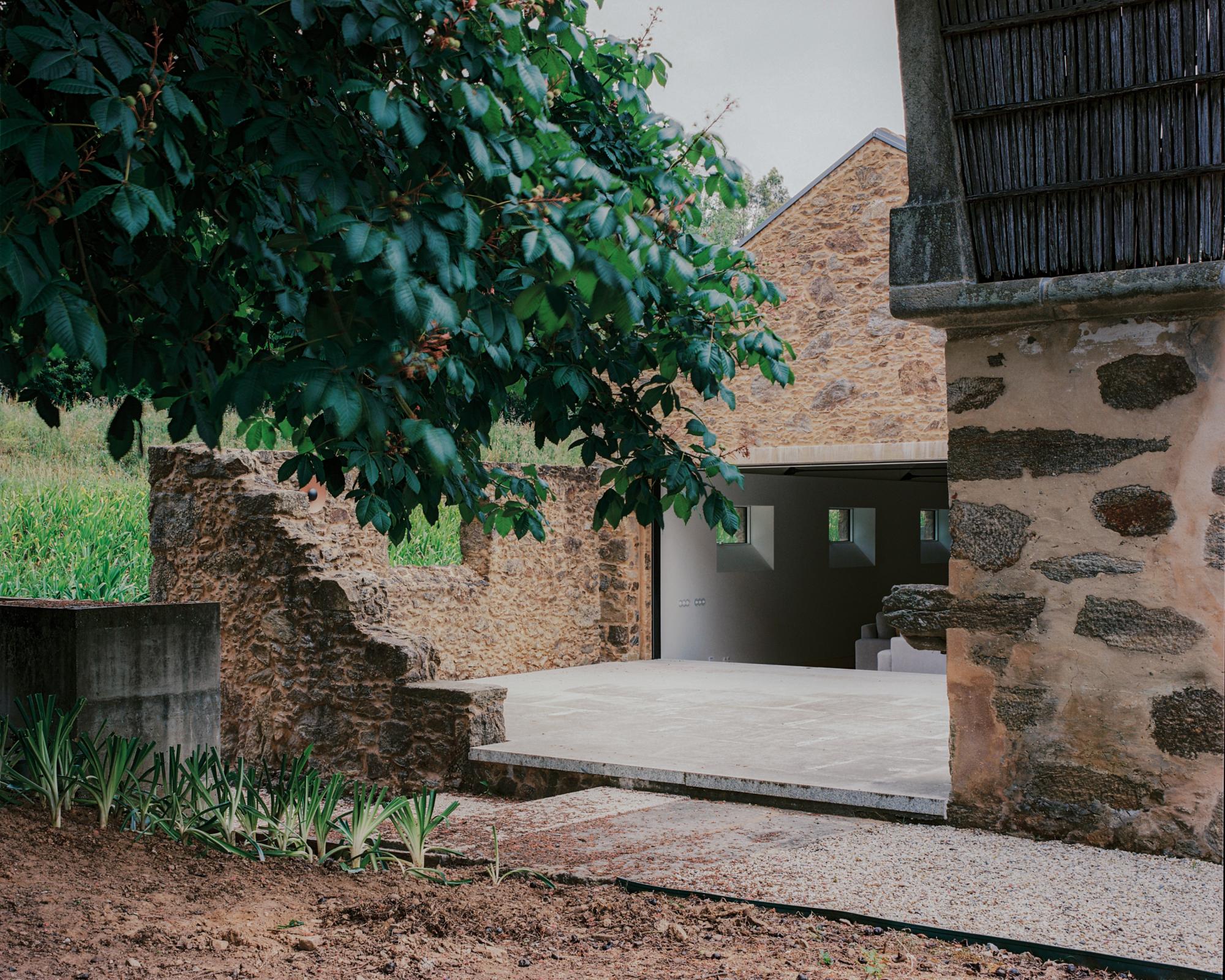 Single-Family Home in Santa Maria da Feira, by Branco del Rio Arquitectos - Gessato Single-Family Home in Santa Maria da Feira, by Branco del Rio Arquitectos - Gessato