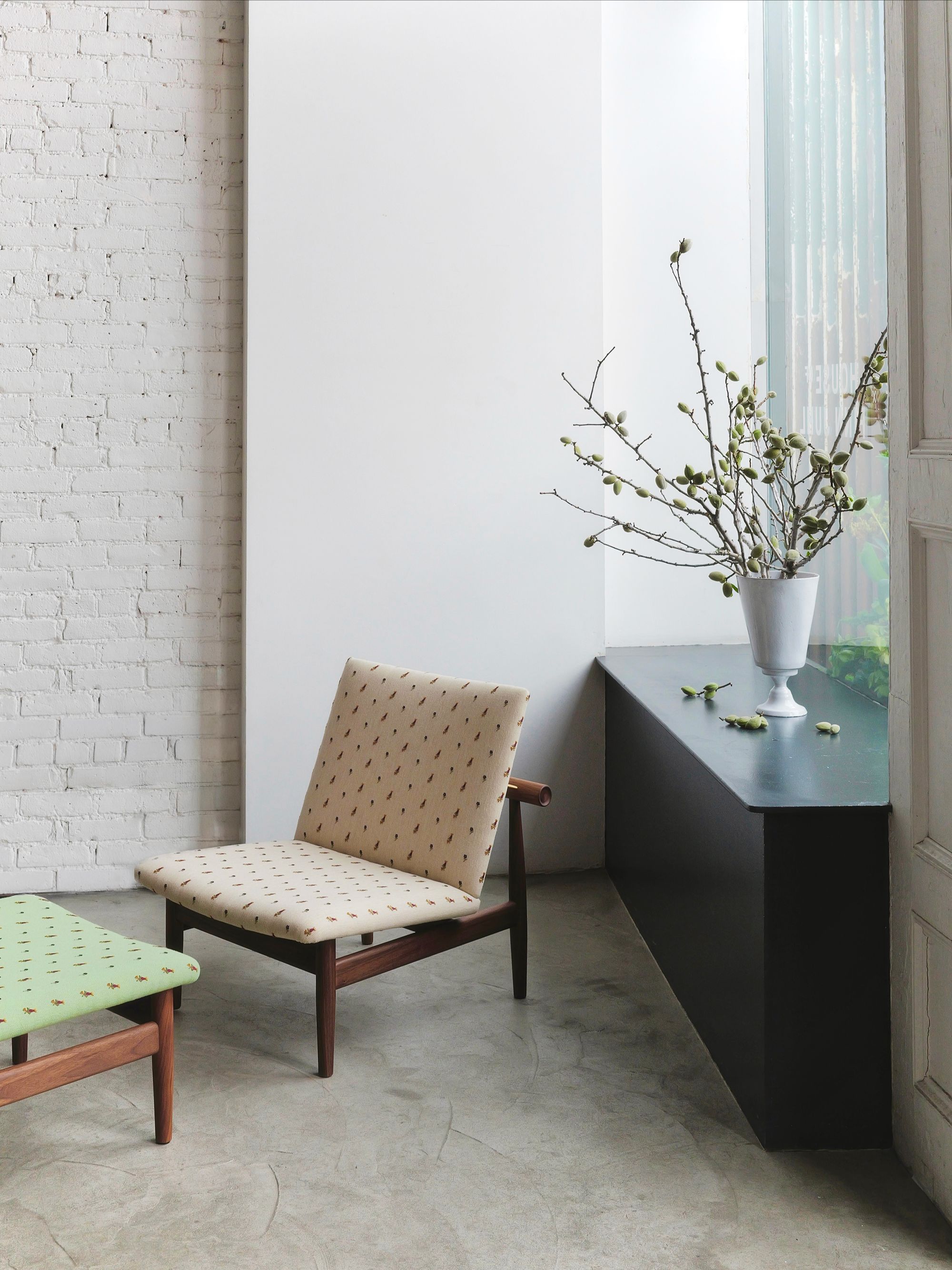 House of Finn Juhl x Sea New York: Flower Embroidery - Gessato House of Finn Juhl x Sea New York: Flower Embroidery - Gessato