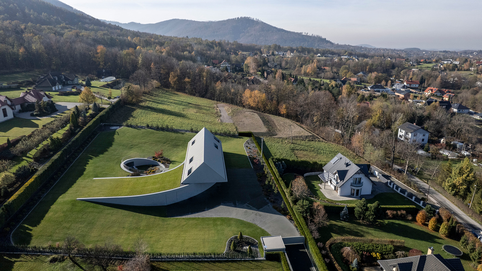 Yaw House - Gessato Yaw House - Gessato