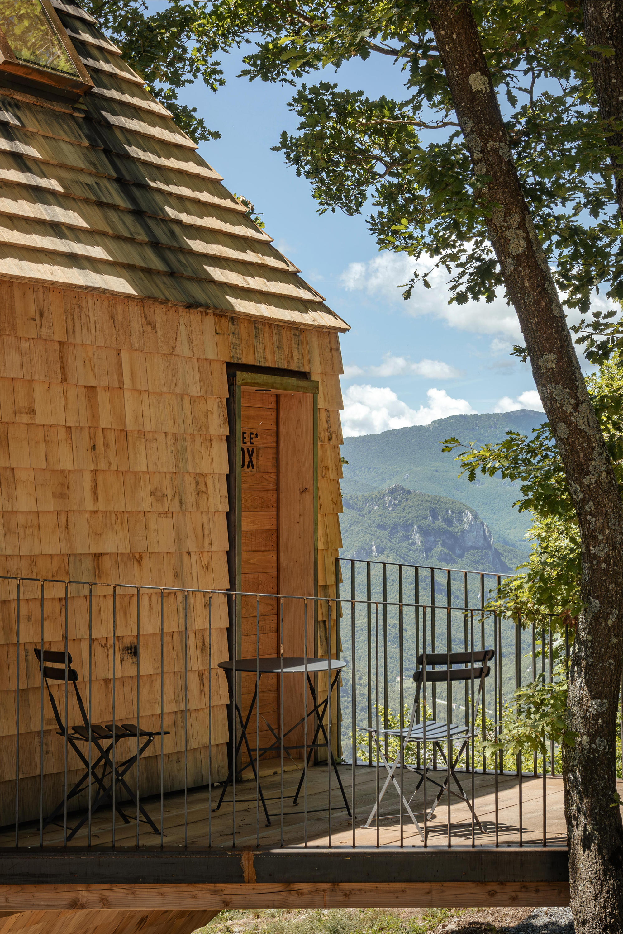 TreeBOX at Selucente: A Treehouse Cabin in Piedmont, Italy - Gessato TreeBOX at Selucente: A Treehouse Cabin in Piedmont, Italy - Gessato