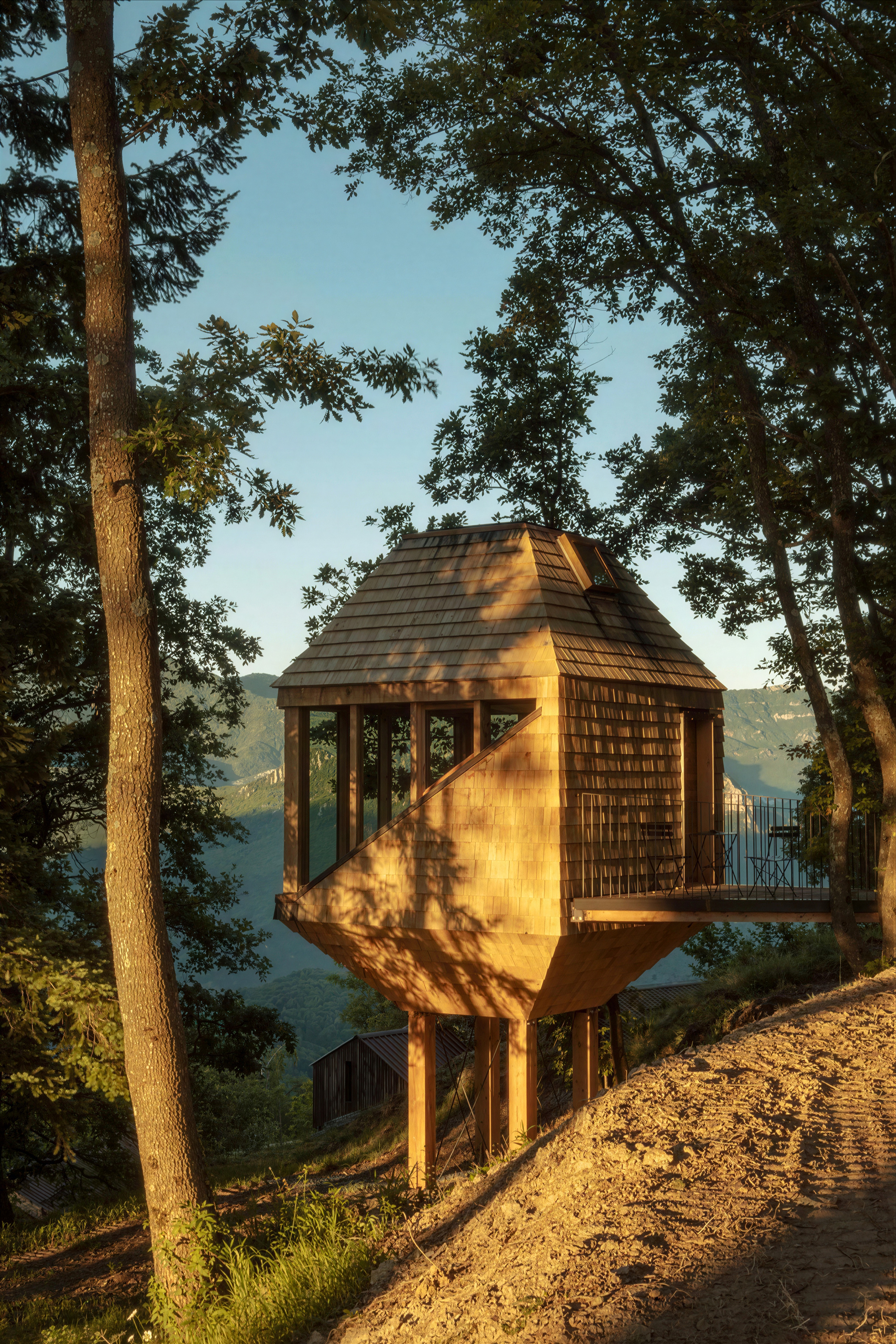 TreeBOX at Selucente: A Treehouse Cabin in Piedmont, Italy - Gessato TreeBOX at Selucente: A Treehouse Cabin in Piedmont, Italy - Gessato