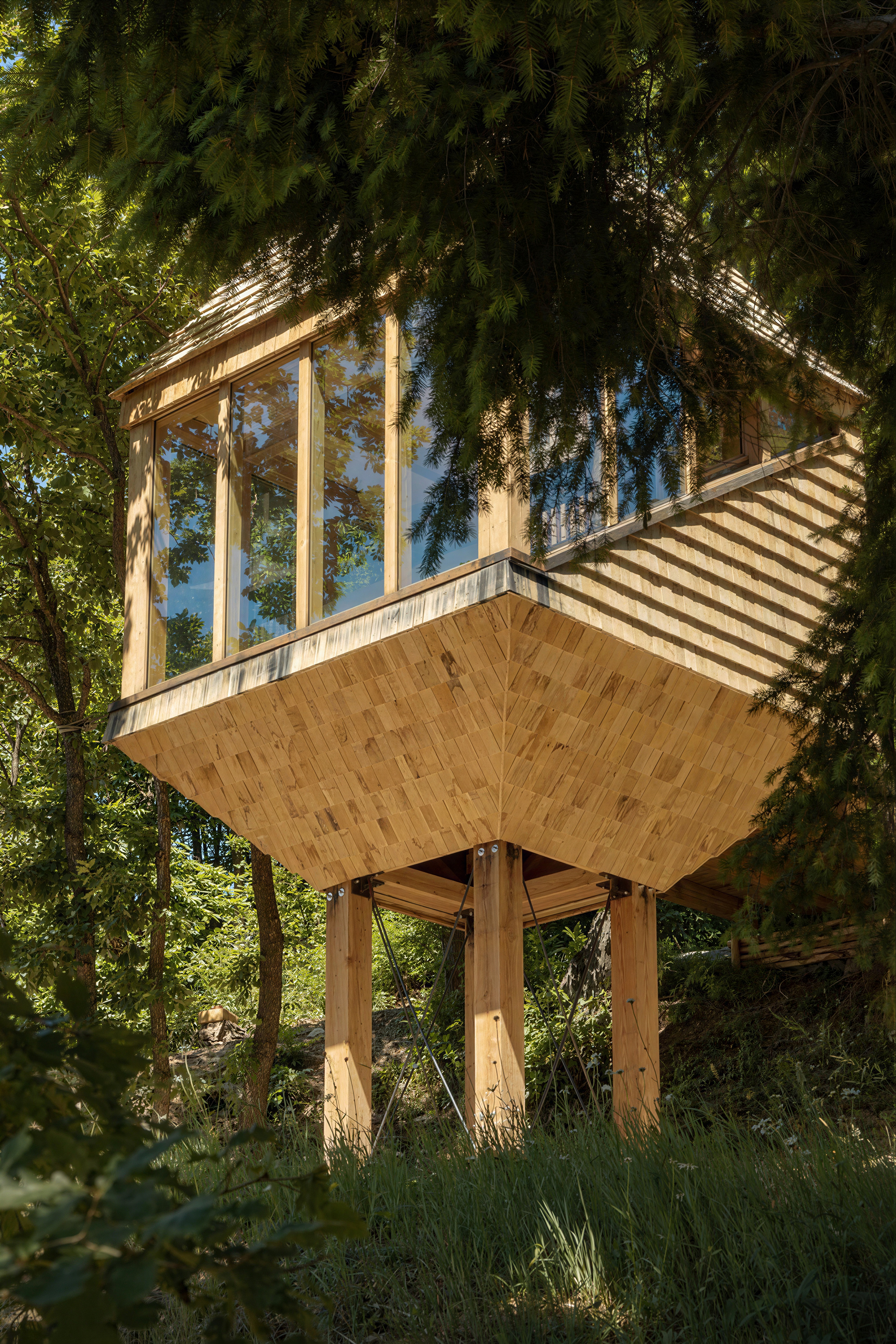 TreeBOX at Selucente: A Treehouse Cabin in Piedmont, Italy - Gessato TreeBOX at Selucente: A Treehouse Cabin in Piedmont, Italy - Gessato