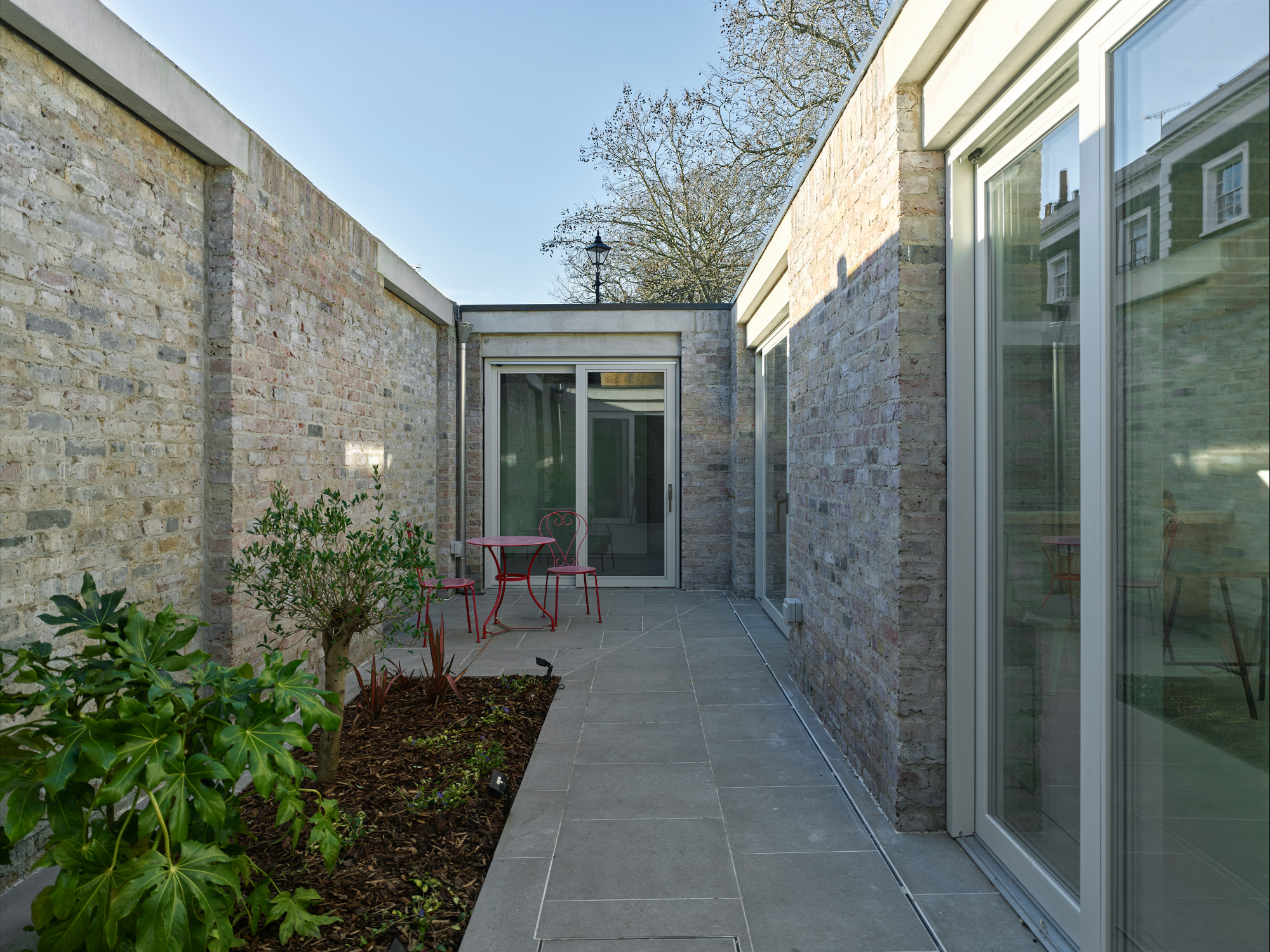 Walled Courtyard - Gessato Walled Courtyard - Gessato