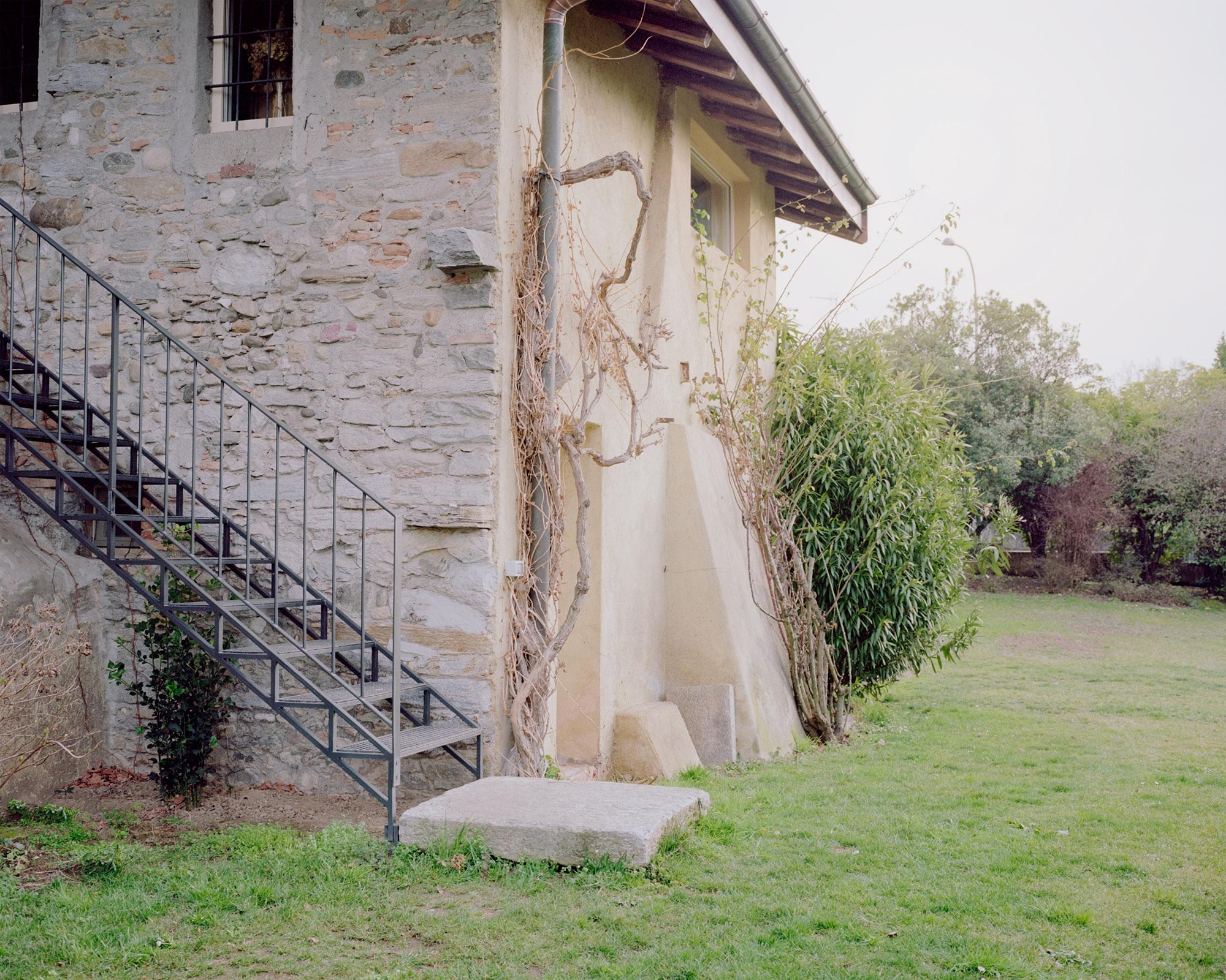 Farmhouse in Buguggiate, Italy - Gessato Farmhouse in Buguggiate, Italy - Gessato