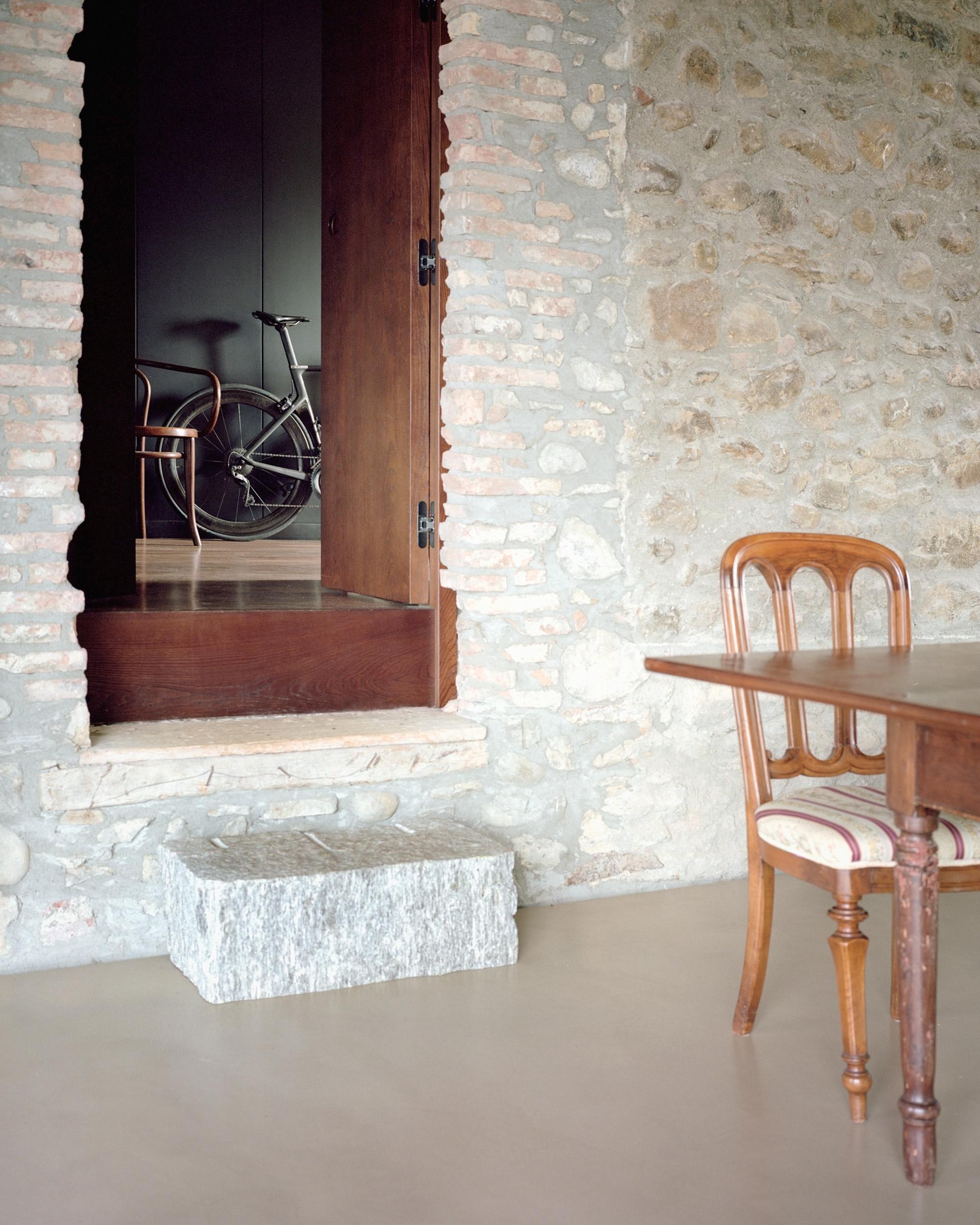 Farmhouse in Buguggiate, Italy - Gessato Farmhouse in Buguggiate, Italy - Gessato