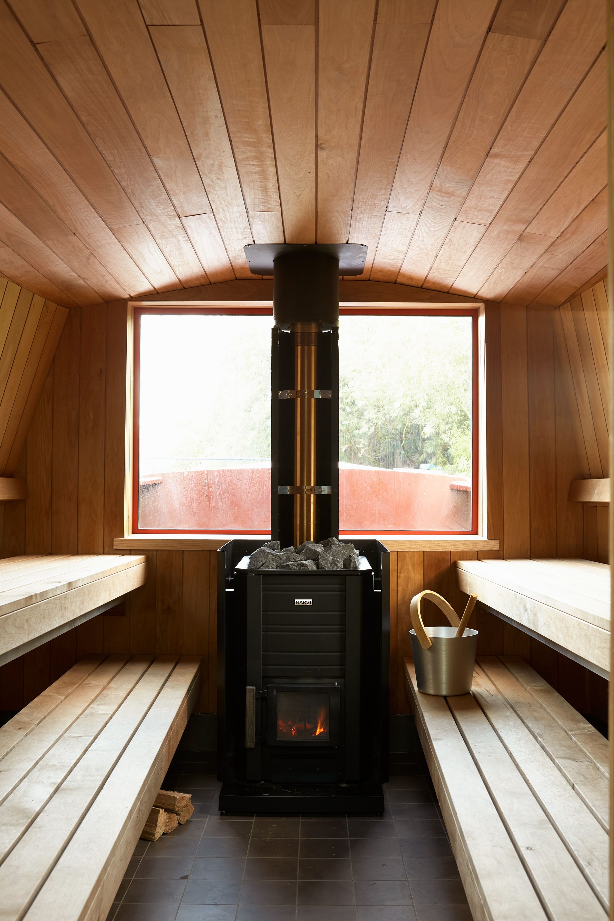 Soak, A Self-Sufficient Floating Bathhouse in London - Gessato Soak, A Self-Sufficient Floating Bathhouse in London - Gessato