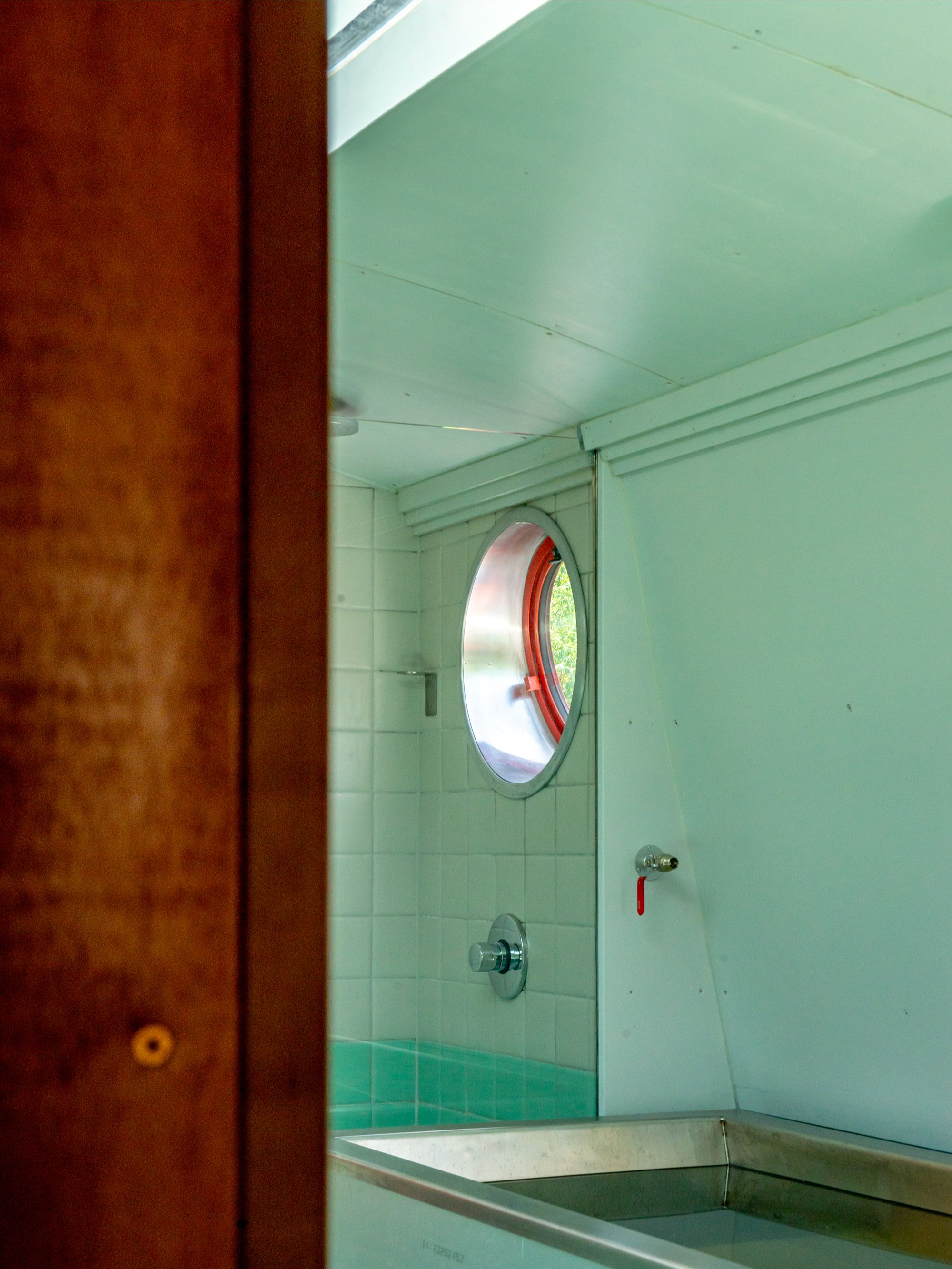 Soak, A Self-Sufficient Floating Bathhouse in London - Gessato Soak, A Self-Sufficient Floating Bathhouse in London - Gessato