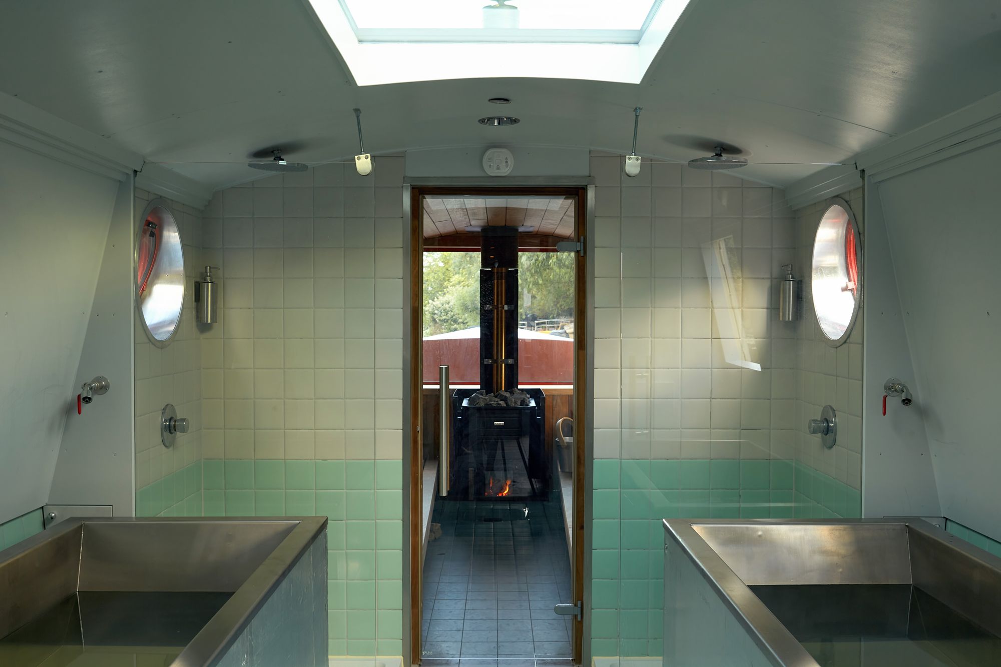 Soak, A Self-Sufficient Floating Bathhouse in London - Gessato Soak, A Self-Sufficient Floating Bathhouse in London - Gessato