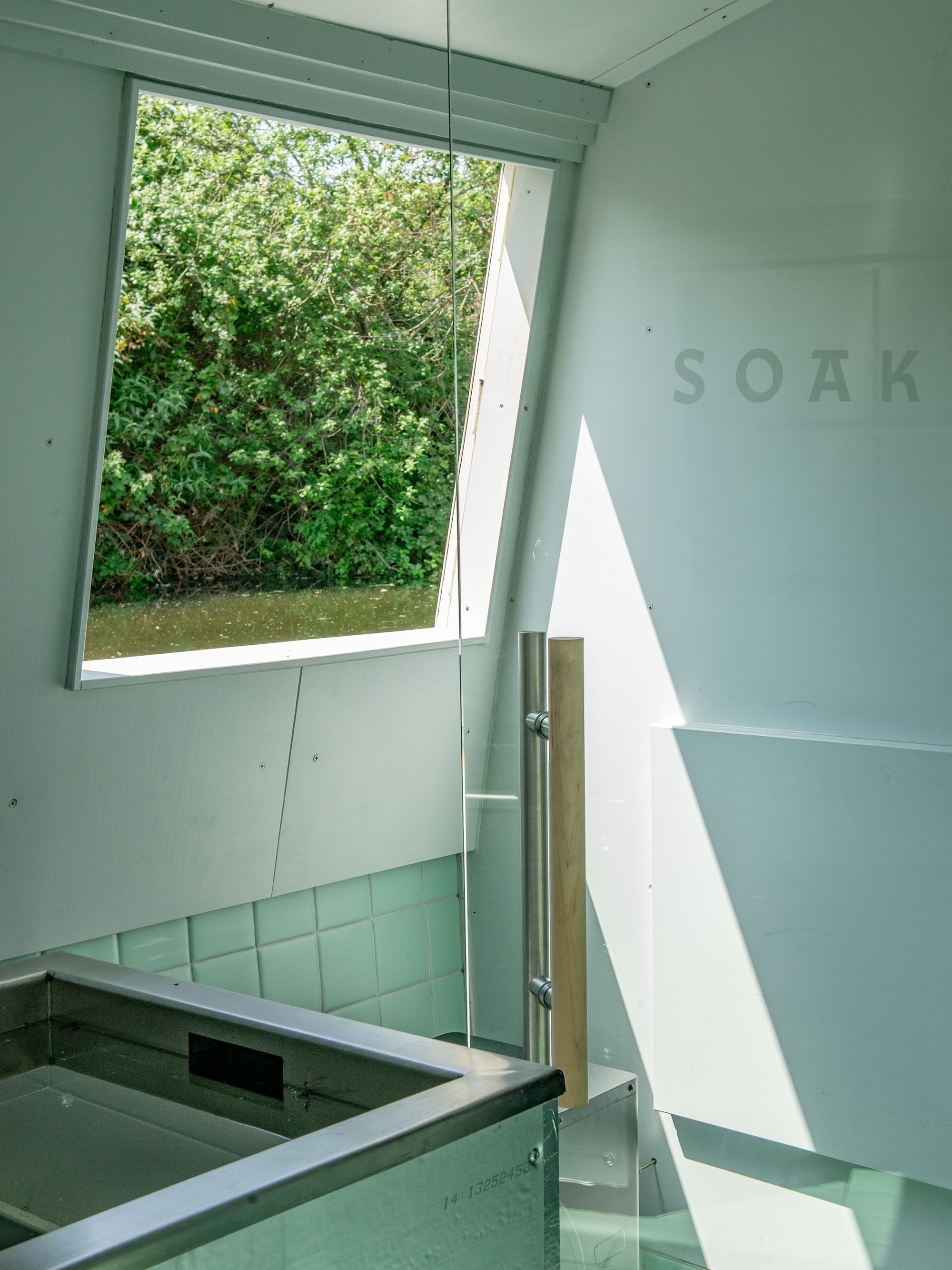 Soak, A Self-Sufficient Floating Bathhouse in London - Gessato Soak, A Self-Sufficient Floating Bathhouse in London - Gessato