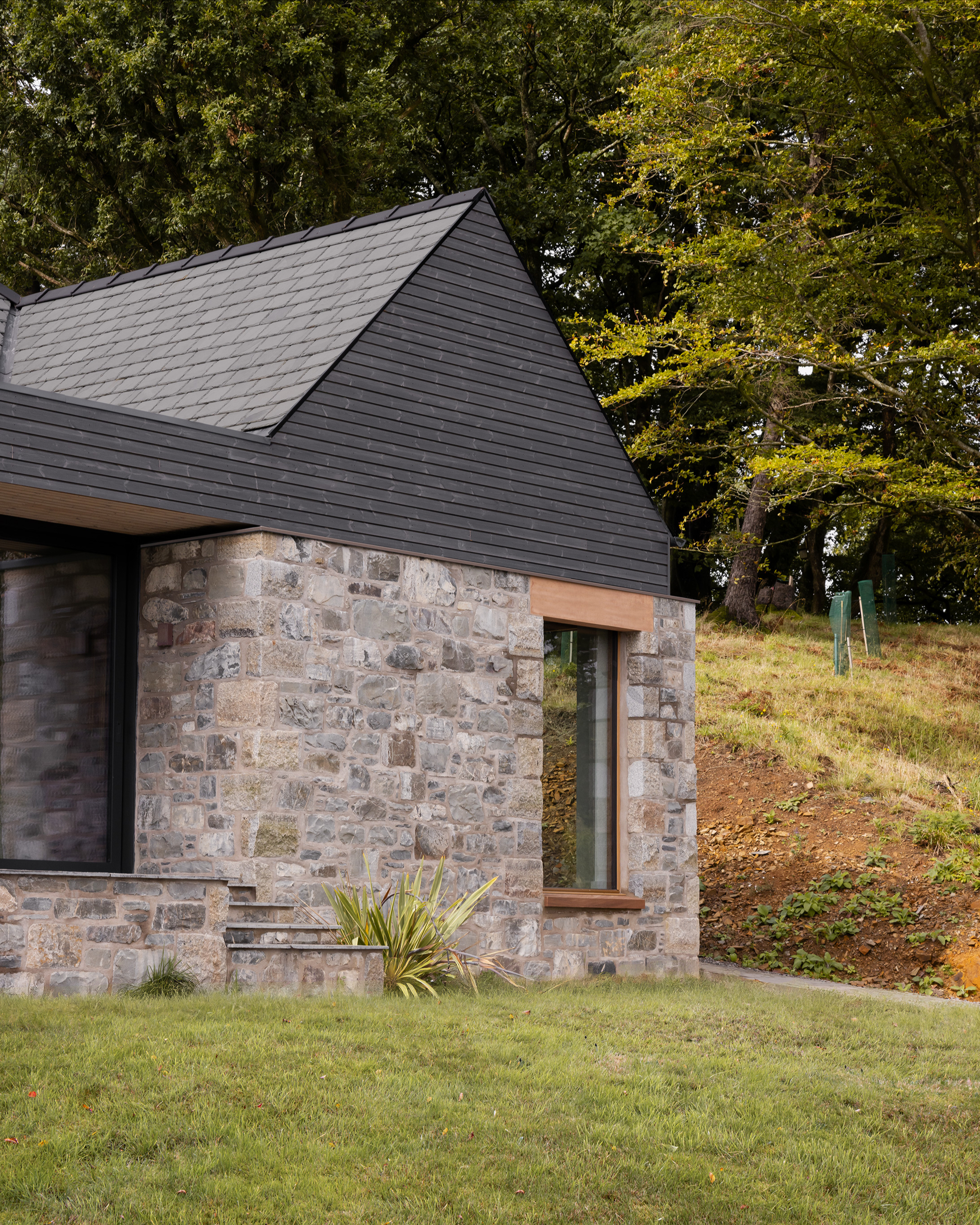 Whinstone Brae - Gessato Whinstone Brae - Gessato